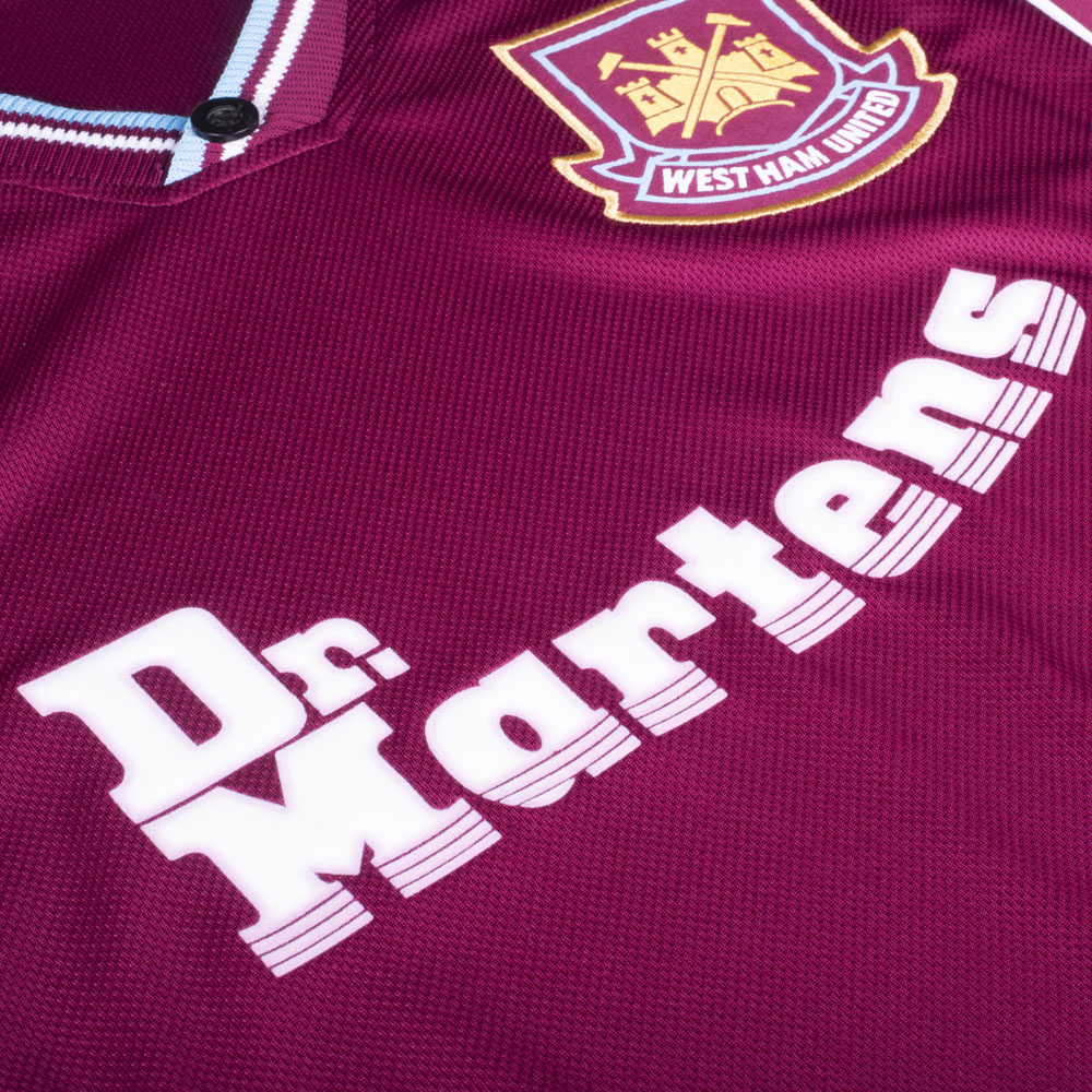 West Ham United Home Maillot de foot 1999 - 2001. Sponsored by Dr Martens West Ham United Home Maillot de foot 1999 - 2001. Sponsored by Dr Martens