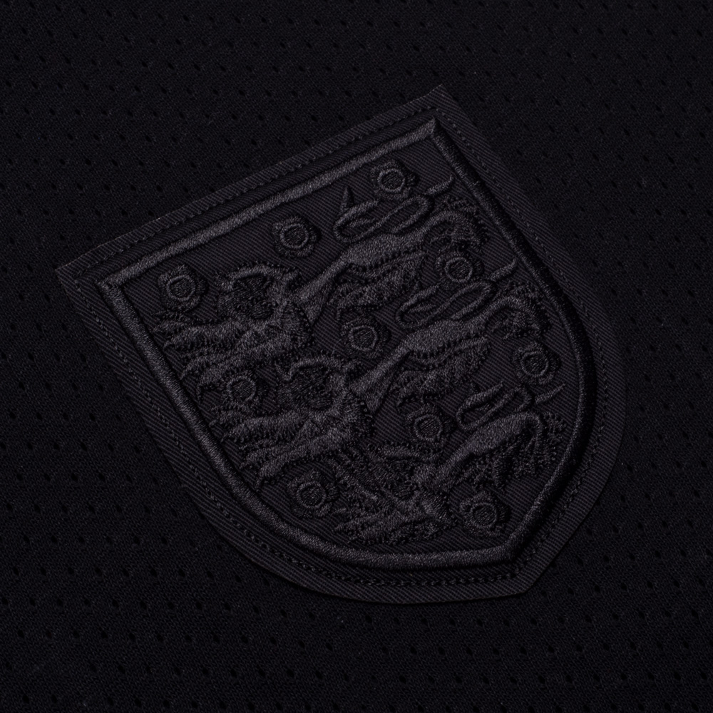 England 1970 Black Out No6 Retro Football Shirt