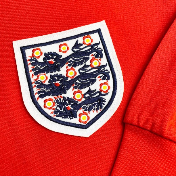 England 1966 badge an sleeve