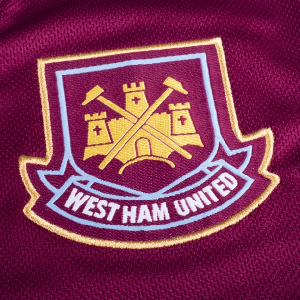 West Ham United 2000 Retro Football Shirt badge