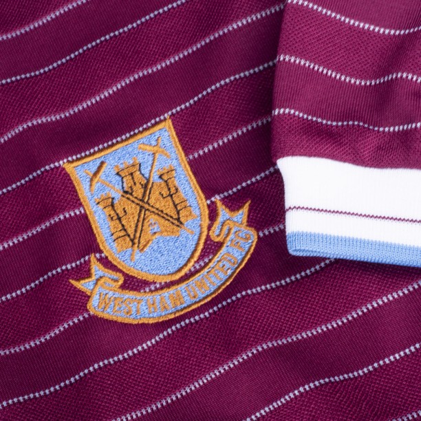 West Ham United 1986 Retro Football Shirt  badge and sleeve