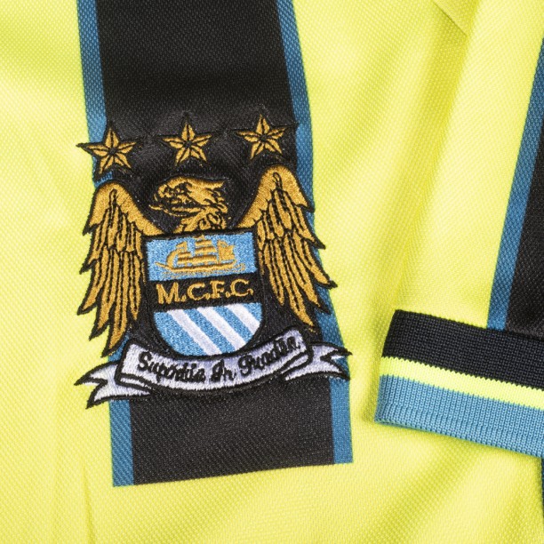 Manchester City 1999 Away shirt badge and sleeve