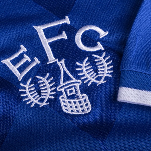 Everton 1987 Retro Football Shirt badge and sleeve