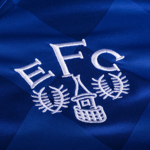 Everton 1987 Retro Football Shirt badge