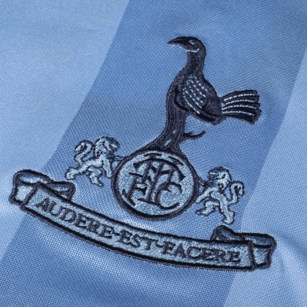 Tottenham Hotspur 1983 Away Retro Football Shirt badge